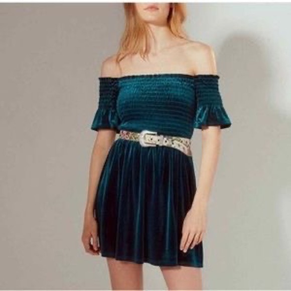 Urban Outfitters Dresses & Skirts - Urban Outfitters Jeweled Green Velvet Off Shoulder Mini Dress | Size XL